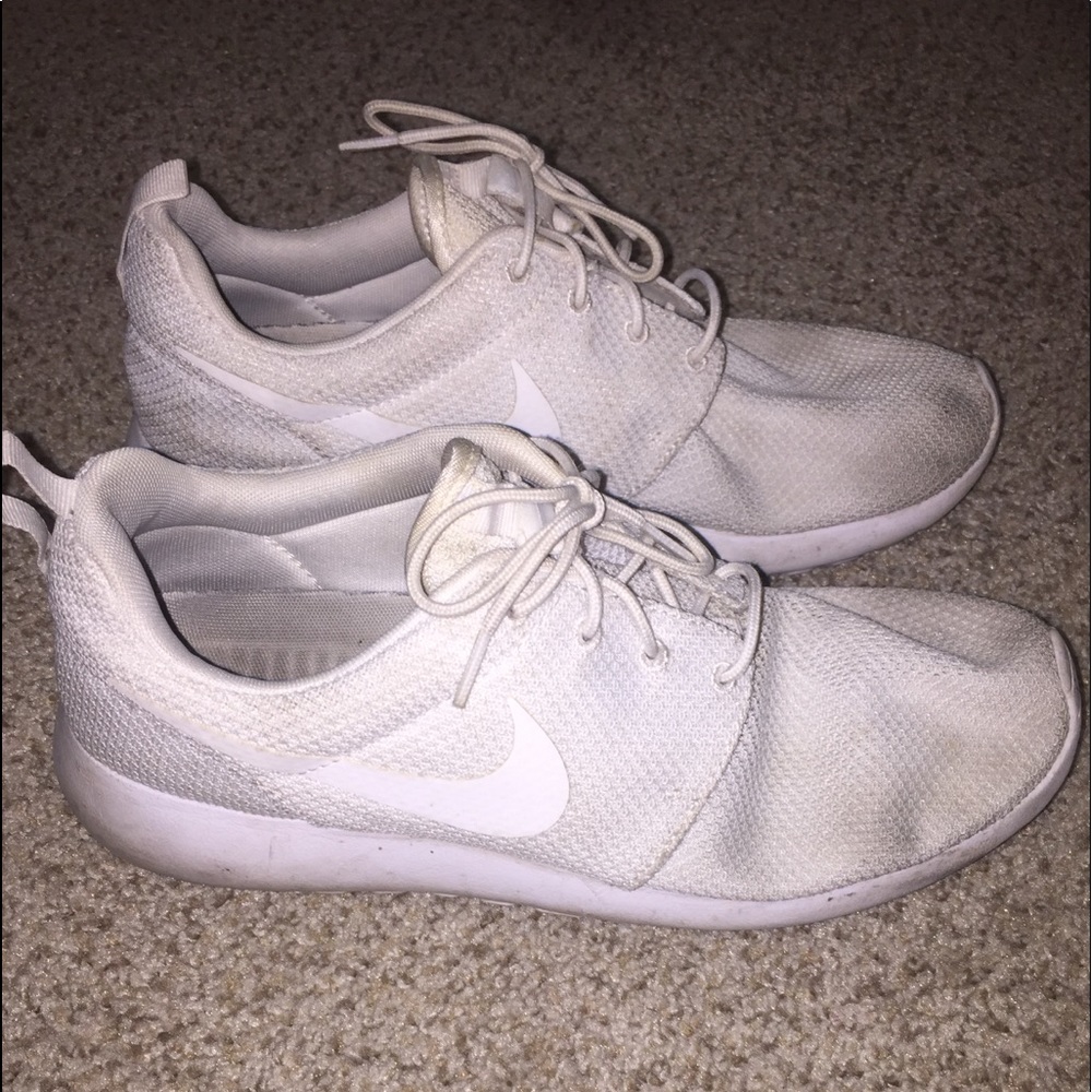 White Men’s Nike’s 10